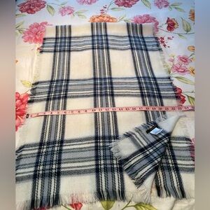 Tahari Plaid Fringe Scarf in Cream and Black